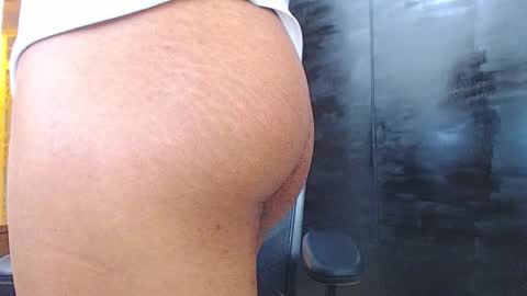 Snapshot of wesleyrogger chatting on October 2025 06:27:01 PM Wesley Rogger online show from October 2025 06:27:01 PM