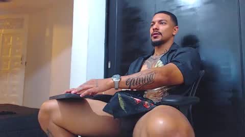 Snapshot of wesleyrogger chatting on October 2025 07:24:02 PM Wesley Rogger online show from October 2025 07:24:02 PM