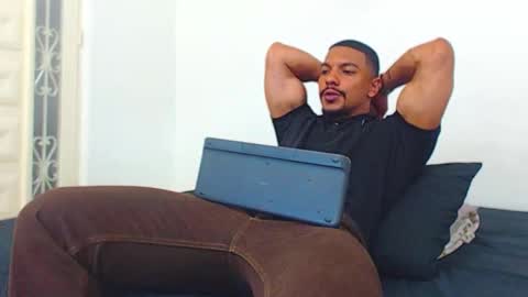 Snapshot of wesleyrogger chatting on October 2025 09:52:01 PM Wesley Rogger online show from October 2025 09:52:01 PM