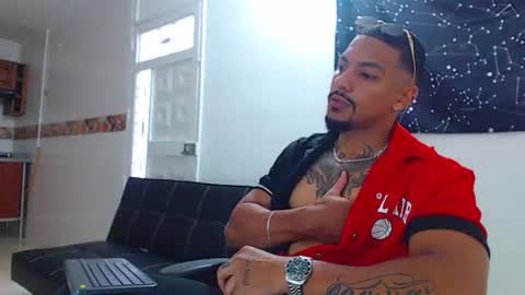 Snapshot of wesleyrogger chatting on October 2025 09:37:01 PM Wesley Rogger online show from October 2025 09:37:01 PM