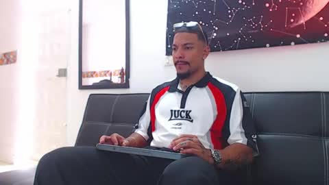 Snapshot of wesleyrogger chatting on November 2025 06:21:01 PM Wesley Rogger online show from November 2025 06:21:01 PM