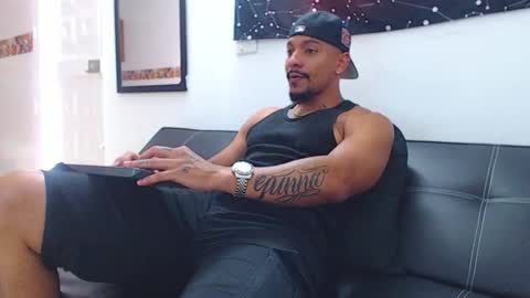 Snapshot of wesleyrogger chatting on November 2025 08:41:02 PM Wesley Rogger online show from November 2025 08:41:02 PM