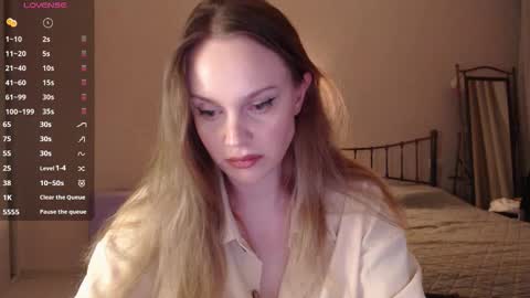 Lana online show from September 2025 06:41:02 PM