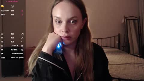 Lana online show from September 2025 06:40:02 PM