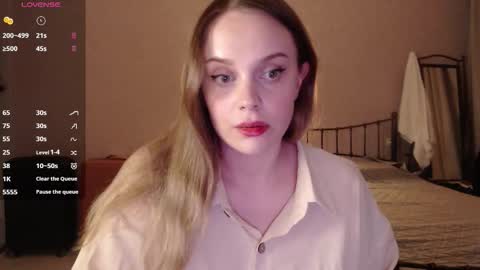 Lana online show from September 2025 03:34:02 PM