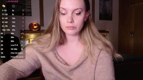 Lana online show from October 2025 06:42:02 PM