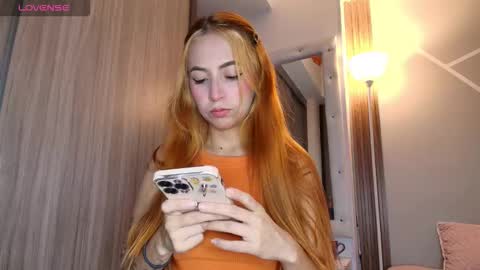 Snapshot of wetbubble chatting on November 2025 04:11:02 AM Mia and Dylan online show from November 2025 04:11:02 AM