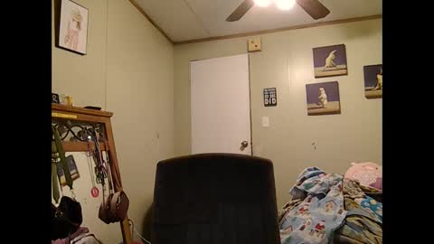 Snapshot of wetbunny25 chatting on December 2025 03:10:01 PM wetbunny25 online show from December 2025 03:10:01 PM