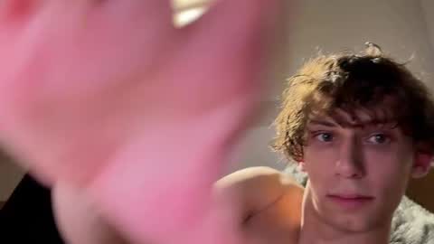 Snapshot of wheremydaydream chatting on November 2025 07:36:02 PM Mia Please help me to reach 100 thumps up online show from November 2025 07:36:02 PM