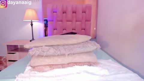 Snapshot of whiite_snow_ chatting on October 2025 03:43:01 PM Sara online show from October 2025 03:43:01 PM