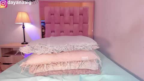 Snapshot of whiite_snow_ chatting on October 2025 01:23:02 PM Sara online show from October 2025 01:23:02 PM