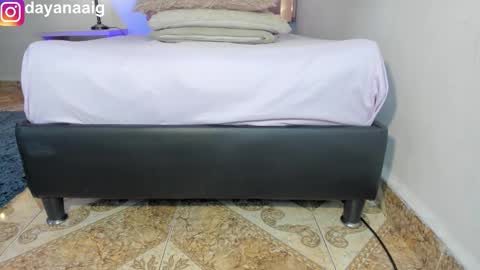 Snapshot of whiite_snow_ chatting on October 2025 06:56:01 PM Sara online show from October 2025 06:56:01 PM