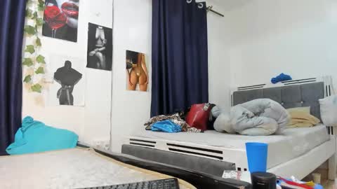 whinebby online show from November 2025 07:02:02 PM