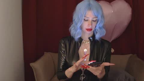 White Queen online show from January 2025 06:27:01 PM