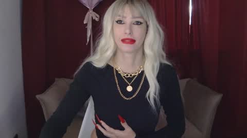 White Queen online show from February 2025 10:58:02 AM