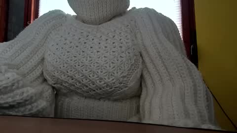 Snapshot of whitesweater chatting on October 2025 06:19:01 AM whitesweater online show from October 2025 06:19:01 AM