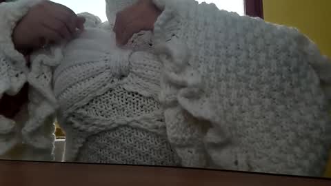 Snapshot of whitesweater chatting on October 2025 06:03:02 AM whitesweater online show from October 2025 06:03:02 AM