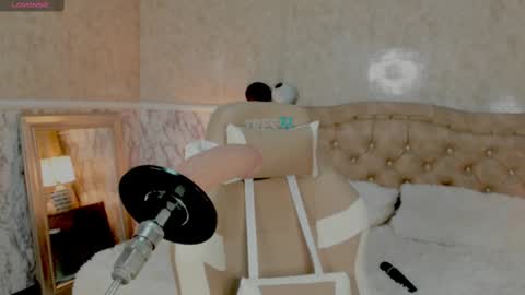 Whitney  online show from October 2025 04:53:02 AM