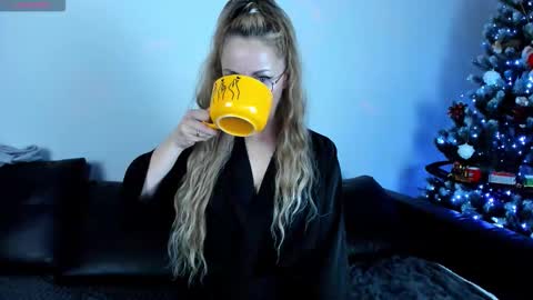 Snapshot of whitneypunnch chatting on December 2025 12:53:02 PM whitneypunnch online show from December 2025 12:53:02 PM