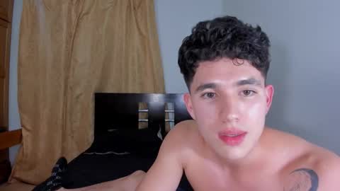 Snapshot of whos_he chatting on November 2025 12:58:01 AM whos_he online show from November 2025 12:58:01 AM