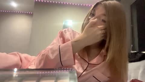 Kira online show from October 2025 03:36:01 PM