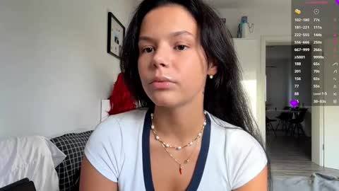 Mia online show from October 2025 03:07:01 PM