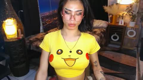 Snapshot of wildroxie chatting on October 2025 01:06:02 AM ROXIE online show from October 2025 01:06:02 AM