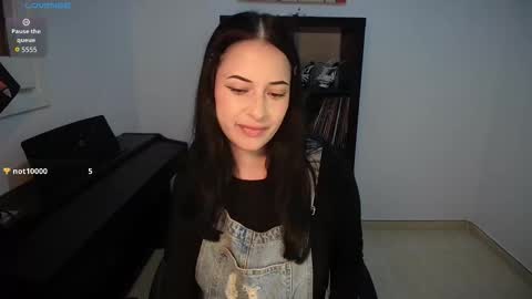 Sara online show from October 2025 06:19:02 PM