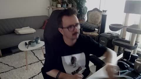 Snapshot of winnydepooh chatting on October 2025 09:15:01 AM cream36 online show from October 2025 09:15:01 AM