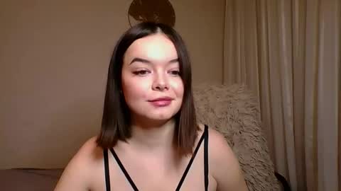 Snapshot of winter__white_rose chatting on October 2025 03:22:02 PM Emma online show from October 2025 03:22:02 PM