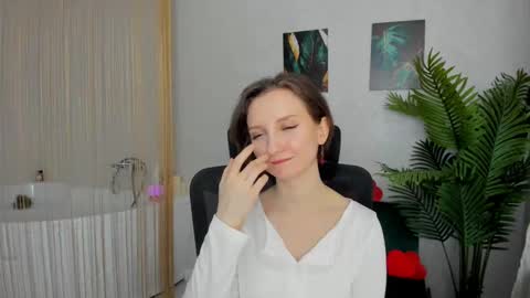 Amber online show from February 2025 10:07:01 AM