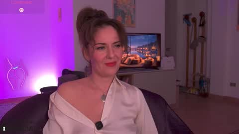 Witch in Silk online show from October 2025 07:41:01 PM