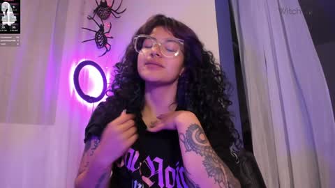     Luna Violeta  A r t i s t  online show from December 2024 06:14:01 AM