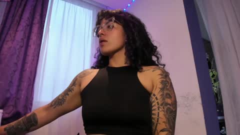     Luna Violeta  A r t i s t  online show from December 2024 10:48:01 PM