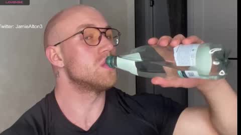 Wlademar online show from November 2025 02:32:02 AM