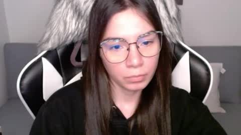 Snapshot of wolfs_daughter chatting on September 2025 01:43:01 AM Alex online show from September 2025 01:43:01 AM