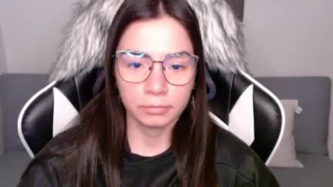 Snapshot of wolfs_daughter chatting on October 2025 02:21:02 AM Alex online show from October 2025 02:21:02 AM