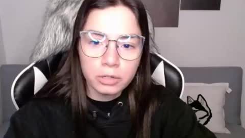 Snapshot of wolfs_daughter chatting on October 2025 02:01:02 AM Alex online show from October 2025 02:01:02 AM