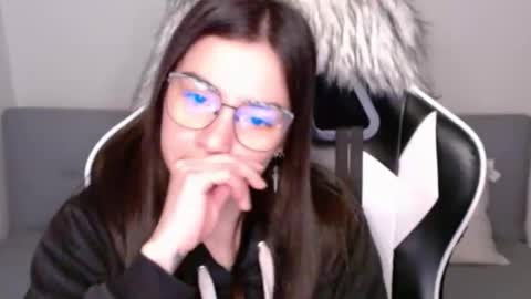 Snapshot of wolfs_daughter chatting on October 2025 01:39:02 AM Alex online show from October 2025 01:39:02 AM