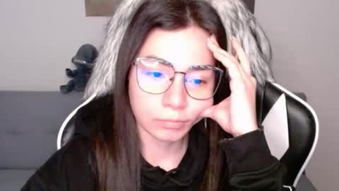 Snapshot of wolfs_daughter chatting on November 2025 03:39:02 AM Alex online show from November 2025 03:39:02 AM