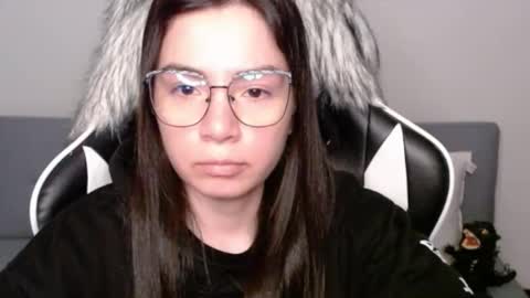 Snapshot of wolfs_daughter chatting on November 2025 02:01:02 AM Alex online show from November 2025 02:01:02 AM