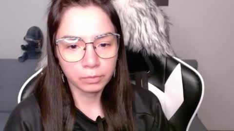 Snapshot of wolfs_daughter chatting on November 2025 01:26:01 AM Alex online show from November 2025 01:26:01 AM