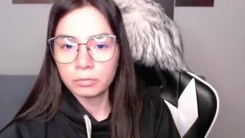 Snapshot of wolfs_daughter chatting on November 2025 02:22:01 AM Alex online show from November 2025 02:22:01 AM