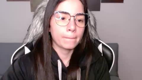 Snapshot of wolfs_daughter chatting on November 2025 02:56:02 AM Alex online show from November 2025 02:56:02 AM