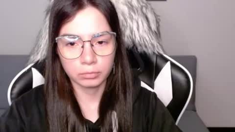 Snapshot of wolfs_daughter chatting on November 2025 02:54:02 AM Alex online show from November 2025 02:54:02 AM