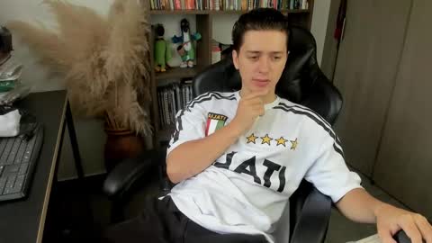 Snapshot of wolker_allan chatting on October 2025 03:24:01 PM wolker_allan online show from October 2025 03:24:01 PM