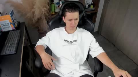 Snapshot of wolker_allan chatting on November 2025 02:40:02 PM wolker_allan online show from November 2025 02:40:02 PM