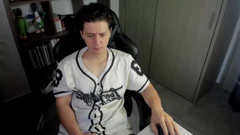 Snapshot of wolker_allan chatting on November 2025 12:49:02 PM wolker_allan online show from November 2025 12:49:02 PM