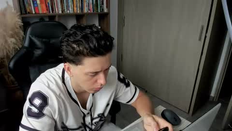 Snapshot of wolker_allan chatting on November 2025 01:06:02 PM wolker_allan online show from November 2025 01:06:02 PM