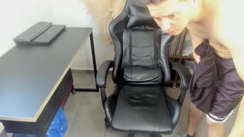 Snapshot of wolker_allan chatting on November 2025 05:57:01 PM wolker_allan online show from November 2025 05:57:01 PM